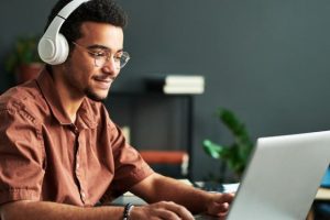 4 Reasons Online Classes Can Benefit Working Adults